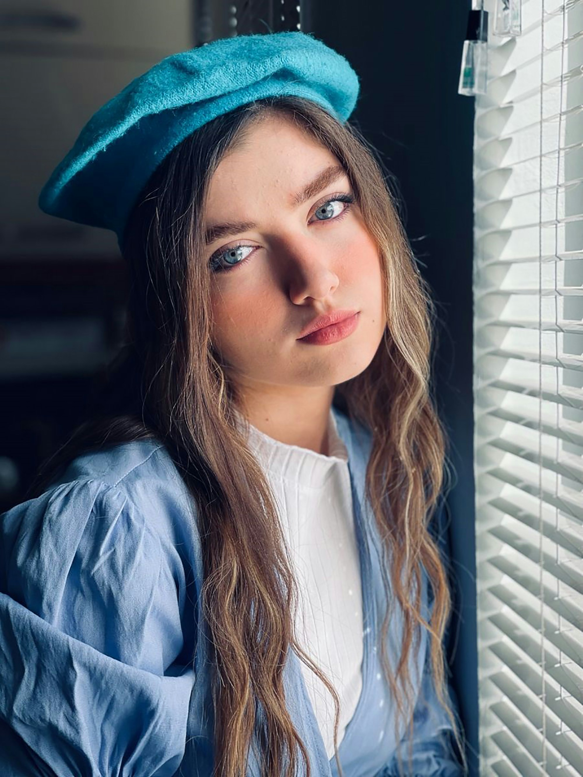 情侣私密包厢深色氛围图